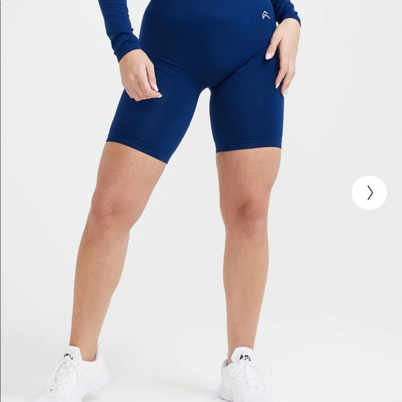 Oner Active Pants - Oner Active Effortless Seamless Cycling Shorts. Size M in Navy